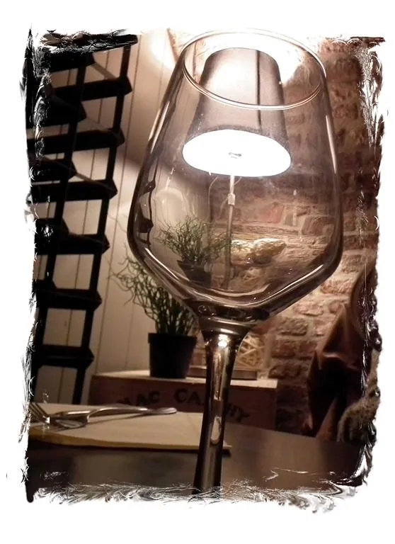 La connivence wine glass